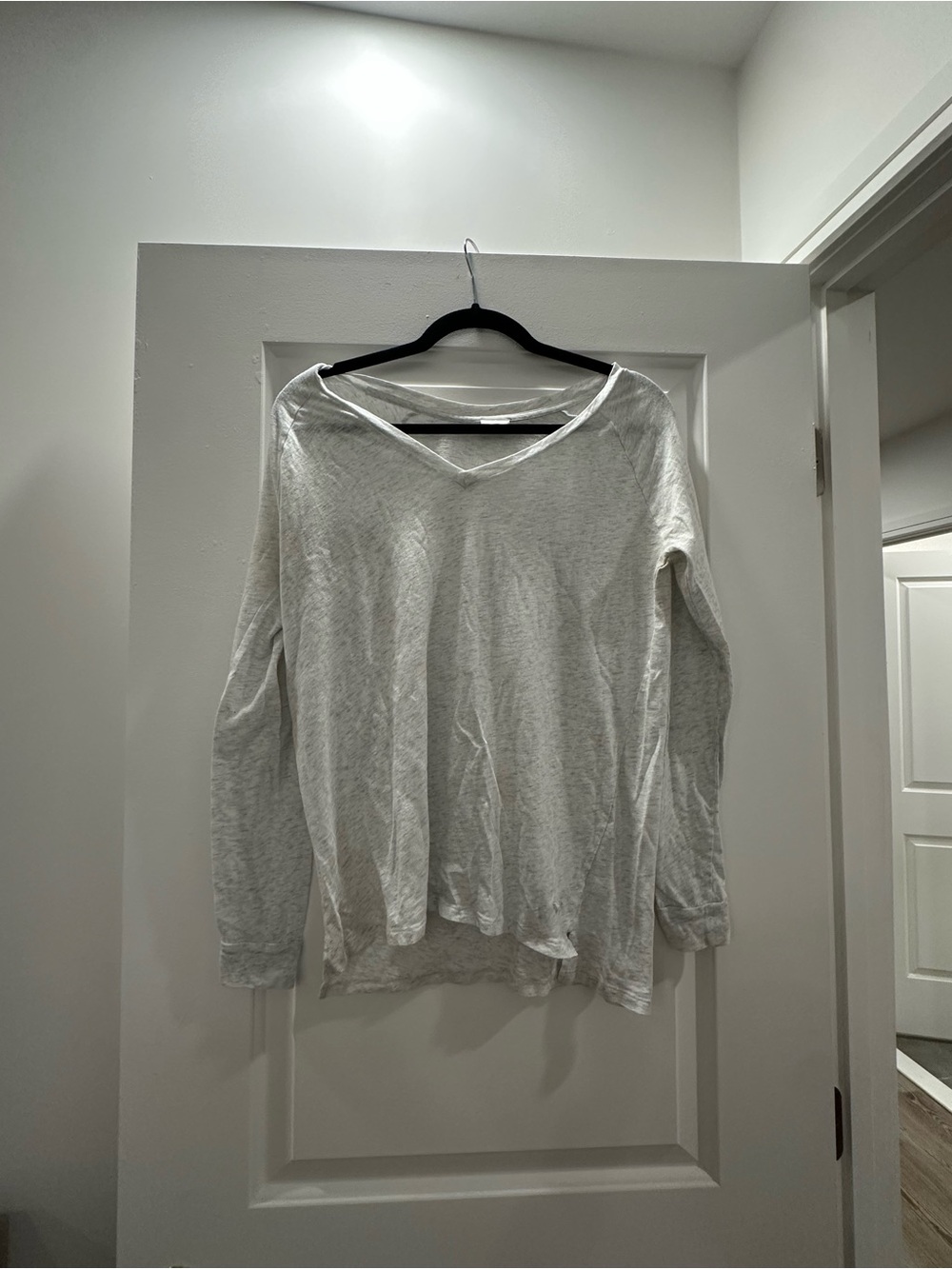 PINK Victoria's Secret Light Gray V-Neck Long Sleeve Tee, Size S
